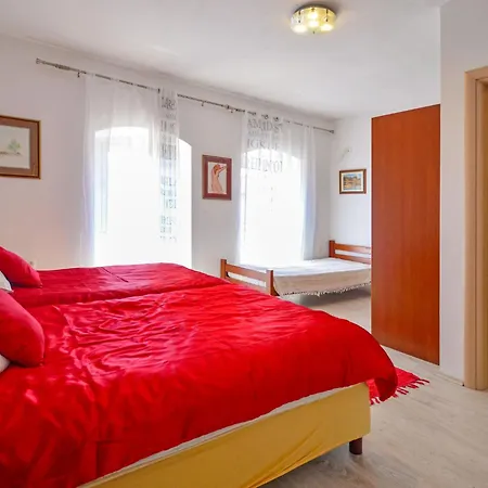 Appartamento Andrea By Interhome